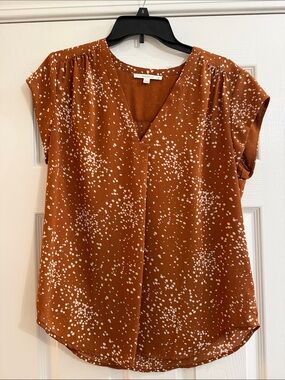 Rust Dot V-Neck Cap Sleeve Top